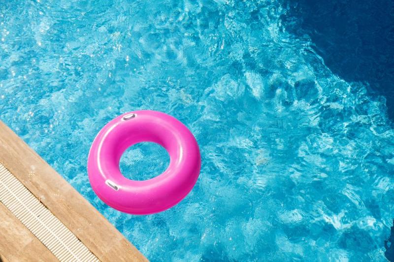 Comment choisir et installer votre piscine coque polyester